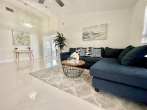 Stylish 3/2 getaway! Near Theme Parks!